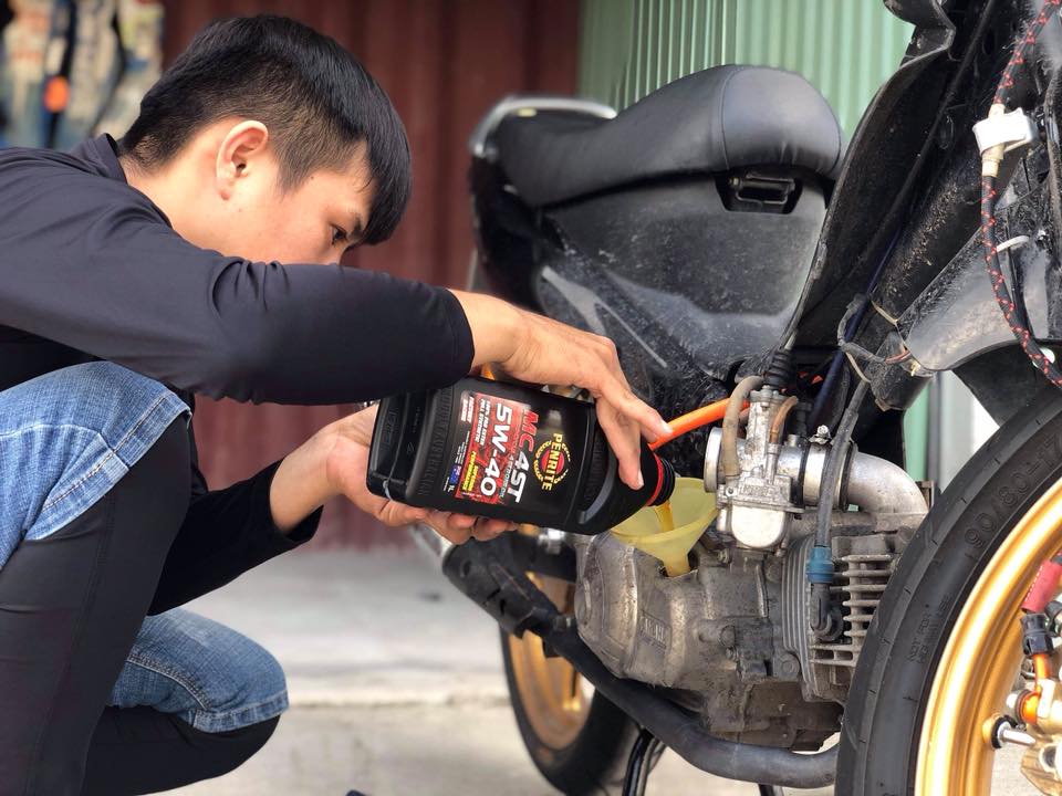 1.-tin-tuc-5-dieu-can-biet-khi-thay-nhot-xe-may-4