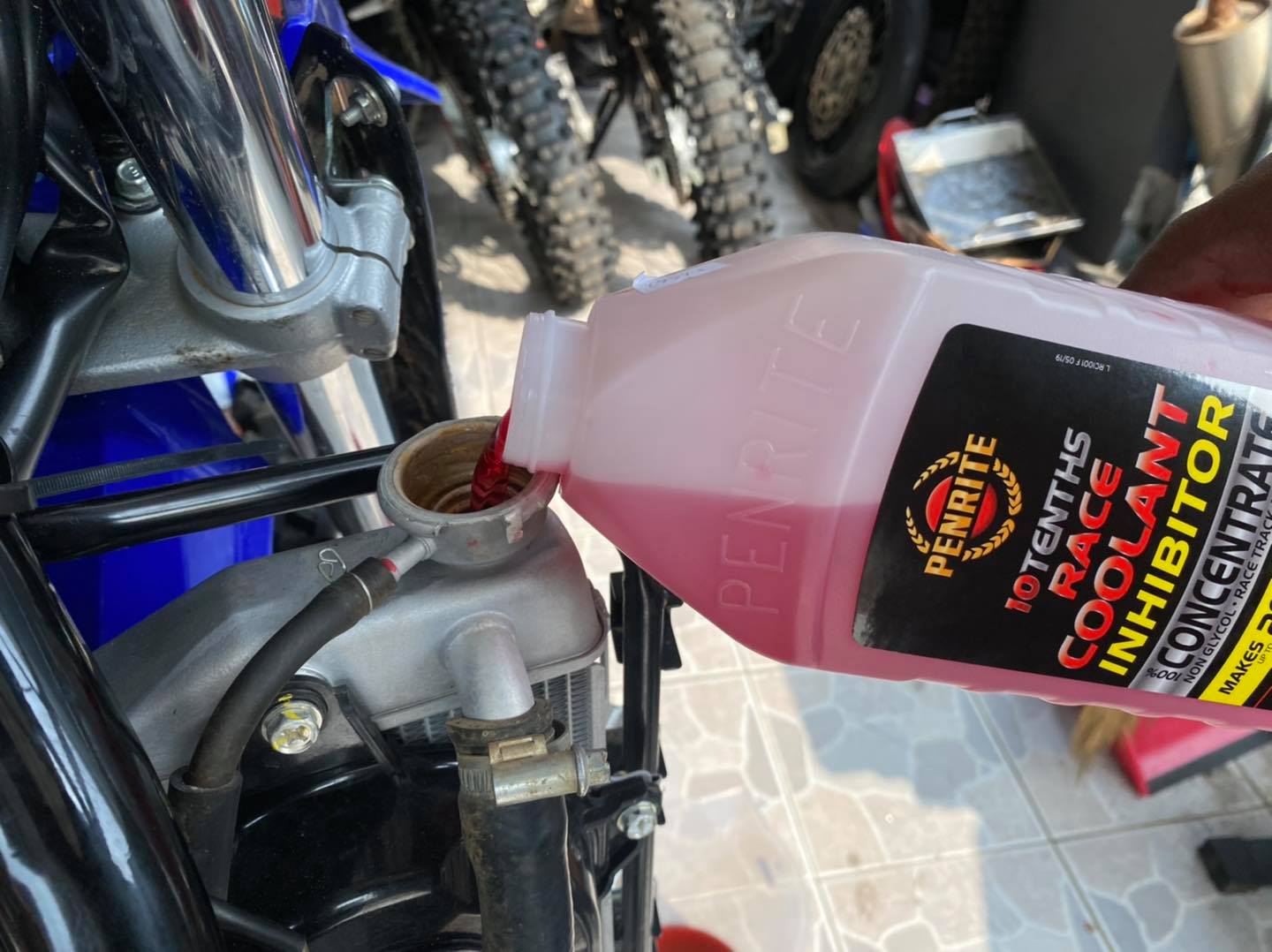 nuoc-lam-mat-dua-penrite-10-tenths-race-coolant-inhibitor